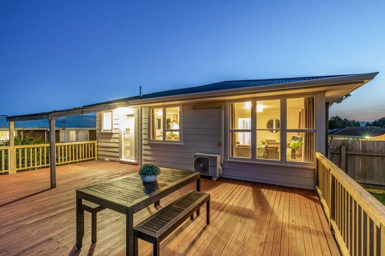 Photo of property in 32 Beauzami Crescent, Ascot Park, Porirua, 5024