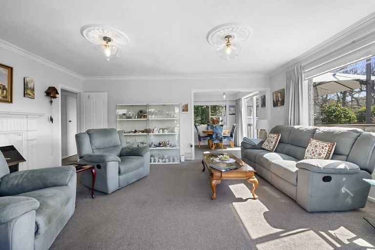 Photo of property in 6 Te Mara Place, Merrilands, New Plymouth, 4312
