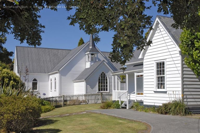 Photo of property in 1 Glen Wallace Road, Waipu, 0510