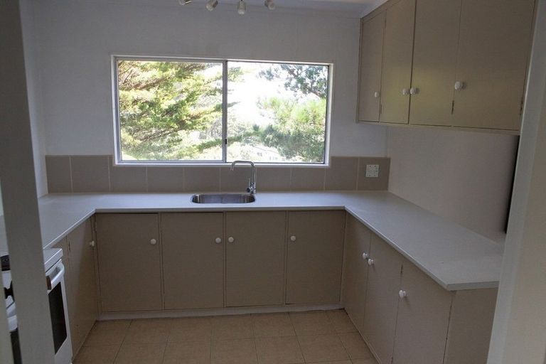 Photo of property in 15b Chetwode Grove, Newlands, Wellington, 6037