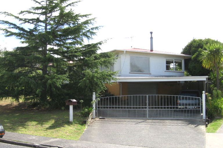 Photo of property in 52 Fairclough Road, Beach Haven, Auckland, 0626