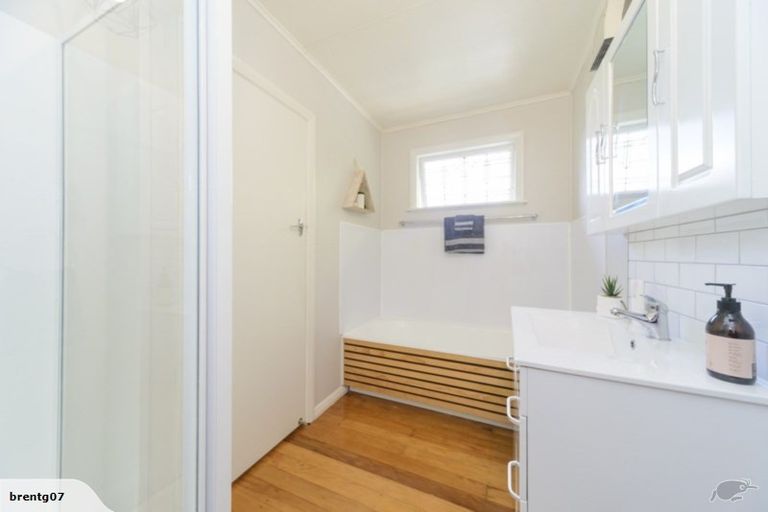 Photo of property in 22 Akaroa Avenue, Awapuni, Palmerston North, 4412