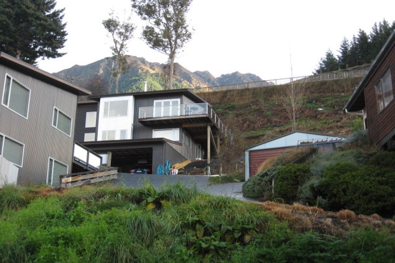 Photo of property in 16a Sainsbury Road, Fernhill, Queenstown, 9300
