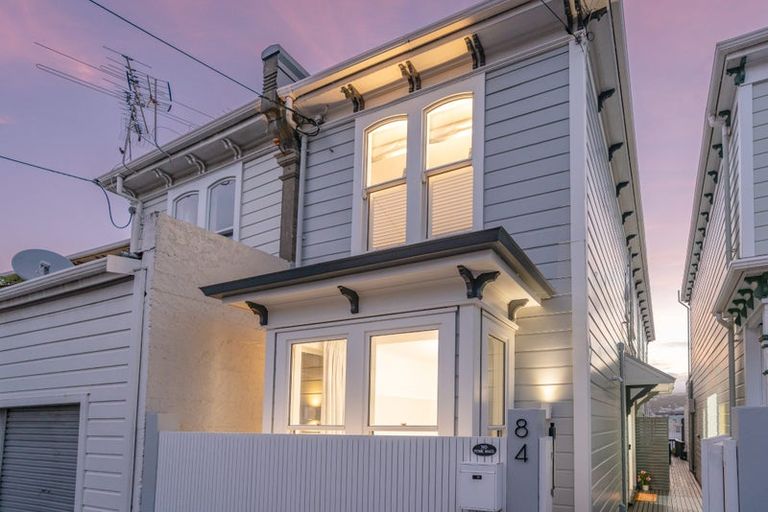 Photo of property in 84 Roxburgh Street, Mount Victoria, Wellington, 6011
