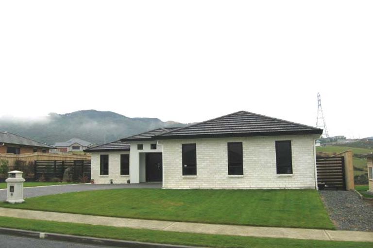 Photo of property in 8 James Nairn Grove, Riverstone Terraces, Upper Hutt, 5018