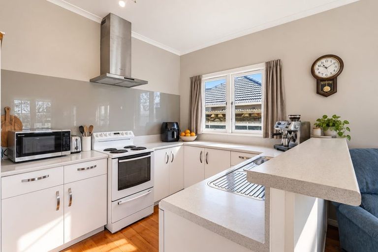 Photo of property in 82 Glover Road, Hawera, 4610