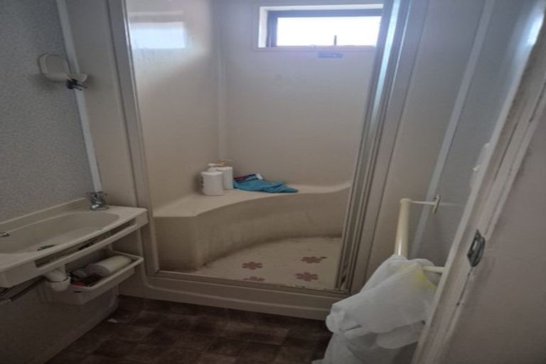 Photo of property in 48 Taikata Road, Te Atatu Peninsula, Auckland, 0610