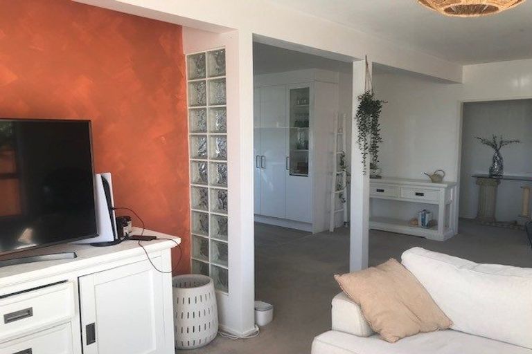 Photo of property in 2/33 Sea Vista Avenue, Beach Haven, Auckland, 0626