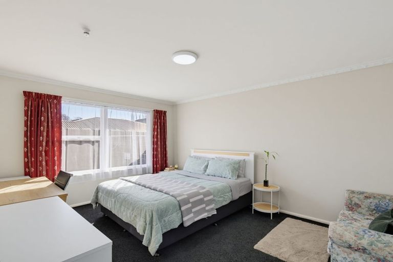 Photo of property in 2/7 Curletts Road, Sockburn, Christchurch, 8042