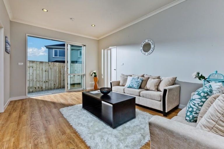 Photo of property in 70 Huntington Park Drive, Greenhithe, Auckland, 0632