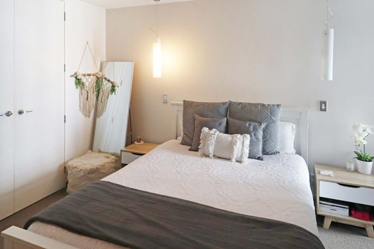 Photo of property in Montreaux Apartments, 4c/164 The Terrace, Wellington Central, Wellington, 6011