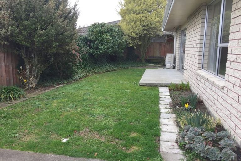 Photo of property in 28 Solway Avenue, Ilam, Christchurch, 8041