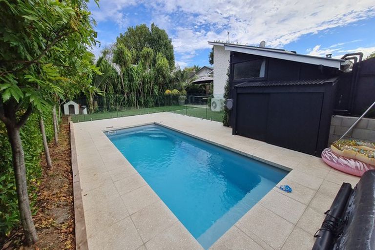 Photo of property in 16 Rossgrove Terrace, Mount Albert, Auckland, 1025