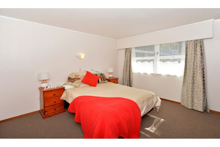 Photo of property in 12 Graham Street, One Tree Point, 0118