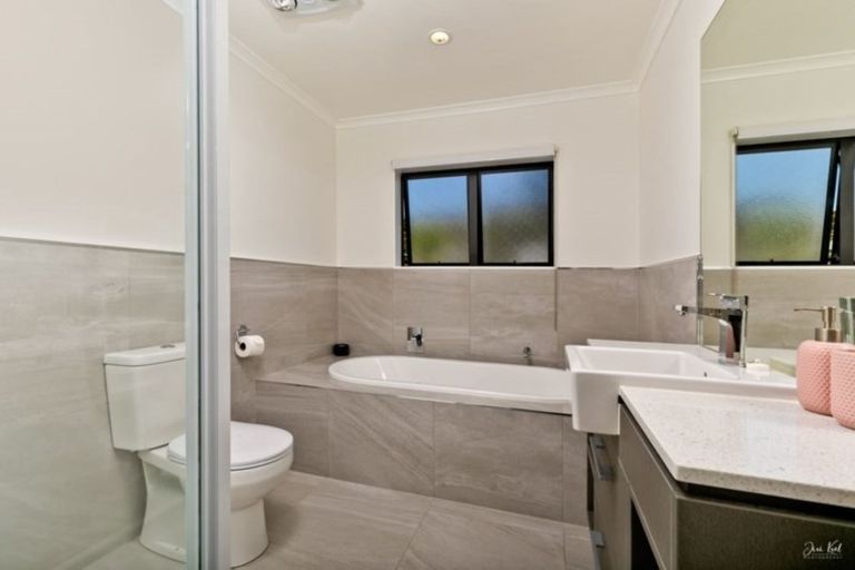 Photo of property in 88 Mackay Drive, Greenhithe, Auckland, 0632