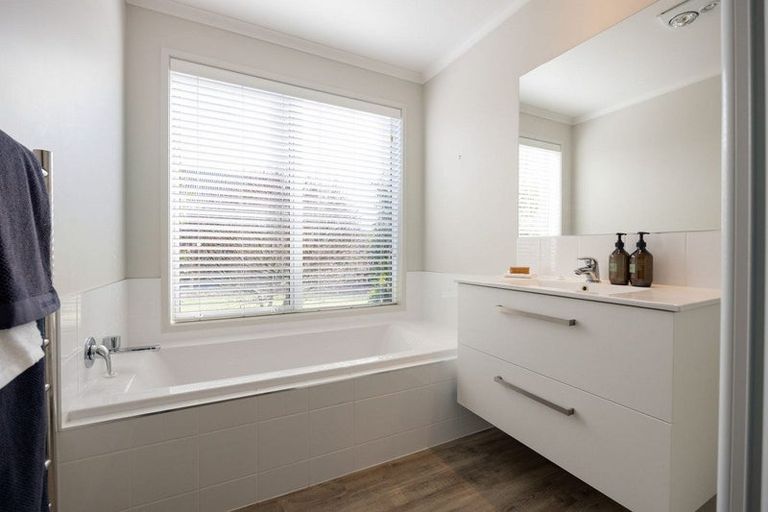 Photo of property in 29 Jarrett Terrace, Leamington, Cambridge, 3432