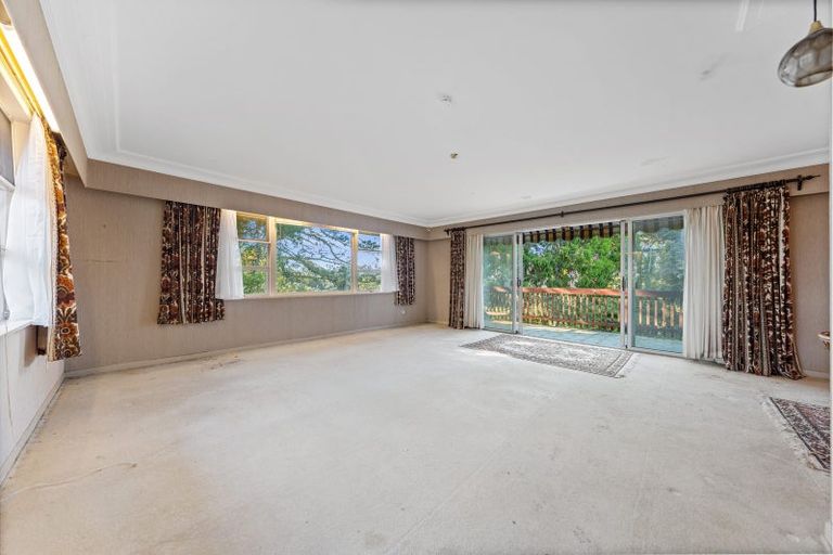 Photo of property in 1090 Scenic Drive North, Swanson, Auckland, 0816