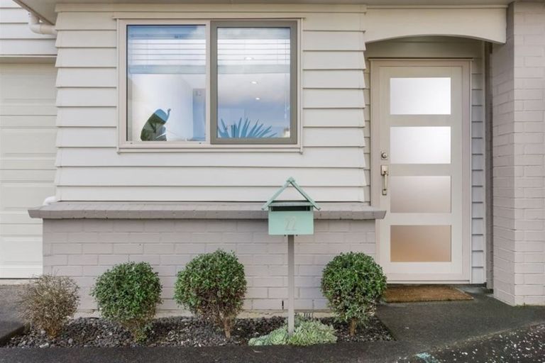 Photo of property in The Rise, 22 Hatfield Place, Albany Heights, Auckland, 0632