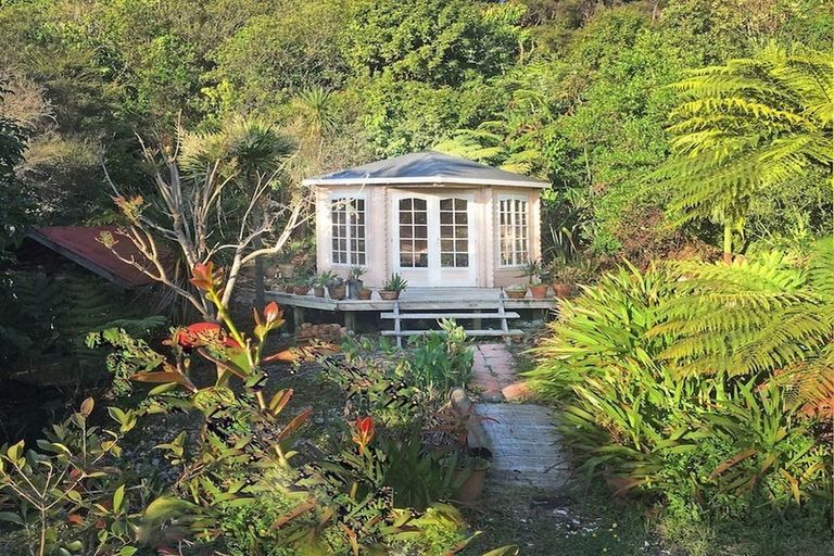 Photo of property in 76 Top Town Place, Coromandel, 3506