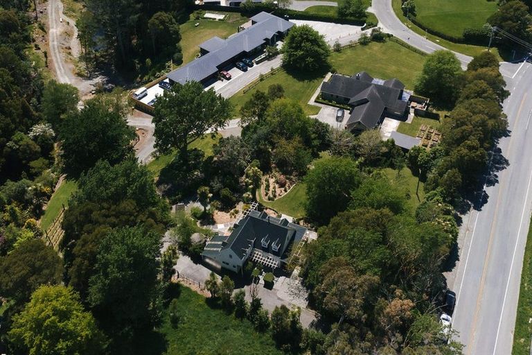 Photo of property in 200 Aokautere Drive, Fitzherbert, Palmerston North, 4471