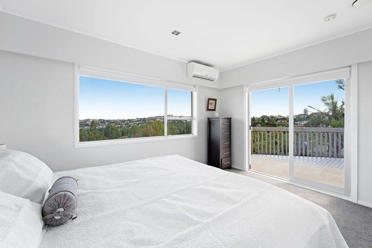 Photo of property in 52 Chelsea View Drive, Chatswood, Auckland, 0626