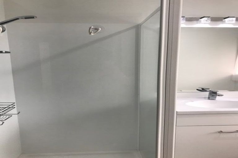 Photo of property in 2/27 Aberfeldy Avenue, Highland Park, Auckland, 2010