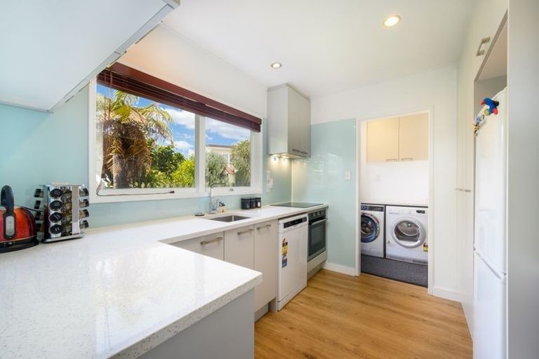 Photo of property in 41 Cascades Road, Pakuranga Heights, Auckland, 2010