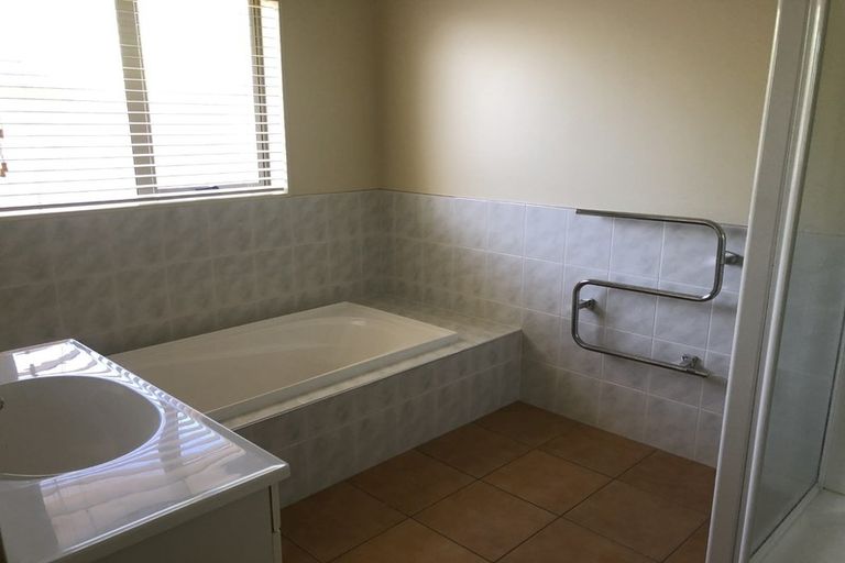 Photo of property in 4 Greenough Place, Rototuna, Hamilton, 3210