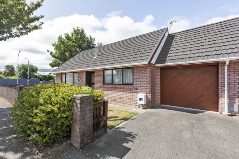 Photo of property in 52 Mcparland Street, Ebdentown, Upper Hutt, 5018