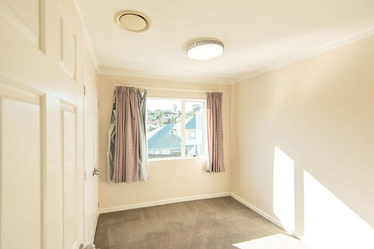 Photo of property in 22 Hugh Green Drive, Pinehill, Auckland, 0632