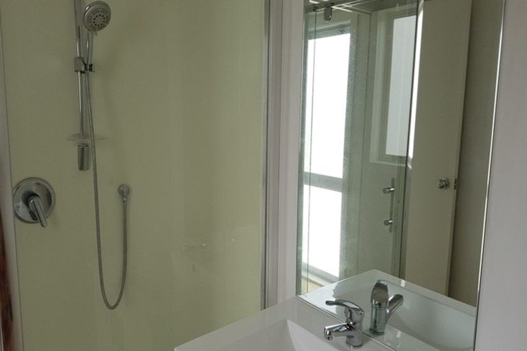 Photo of property in 2 Chester Avenue, Greenhithe, Auckland, 0632