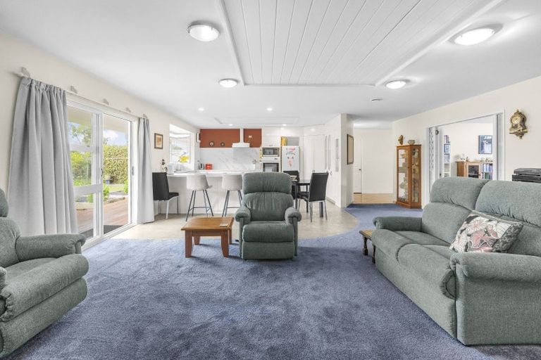 Photo of property in 15 Wood Street, Greytown, 5712