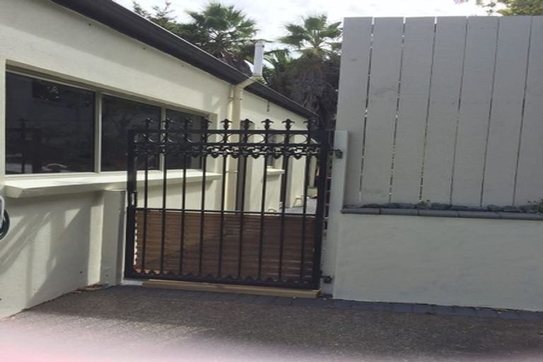 Photo of property in 19 Oakford Park Crescent, Greenhithe, Auckland, 0632