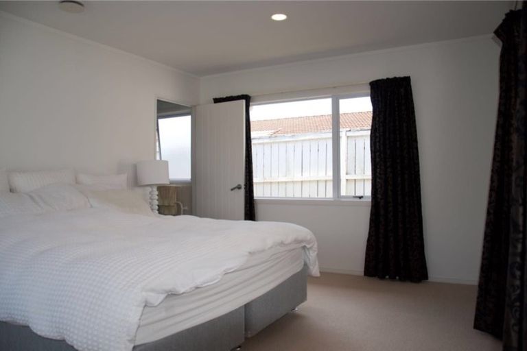 Photo of property in 16 Mirabell Place, Golflands, Auckland, 2013