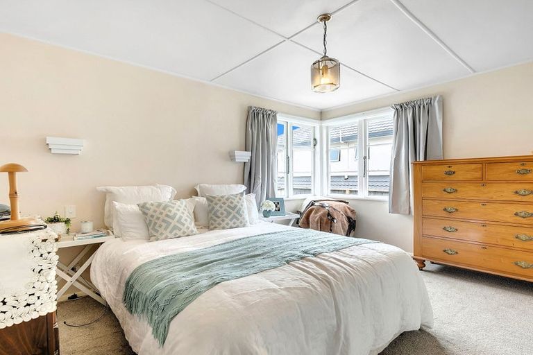 Photo of property in 37 Main Road, Titahi Bay, Porirua, 5022