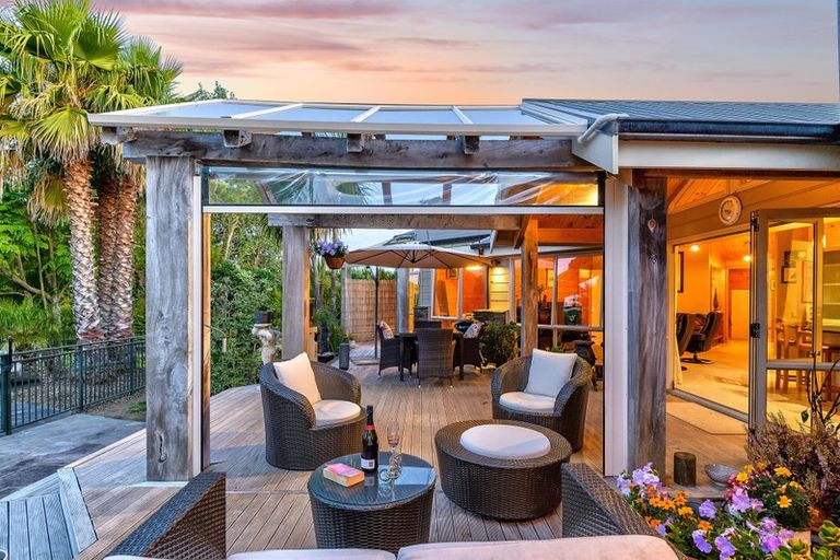 Photo of property in 136 Oraha Road, Kumeu, 0892