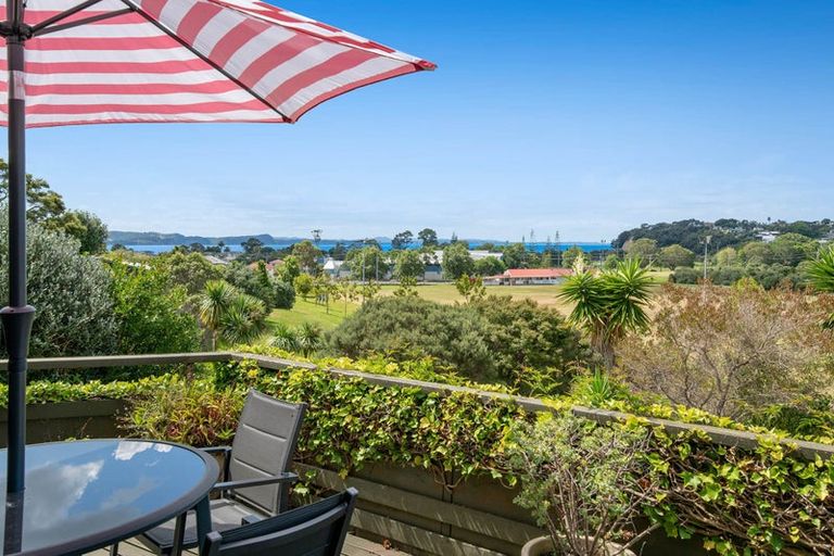 Photo of property in 18 Rimu Road, Stanmore Bay, Whangaparaoa, 0932