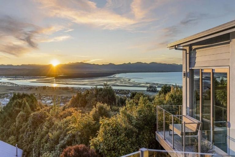 Photo of property in 28 Commodore Place, Britannia Heights, Nelson, 7010
