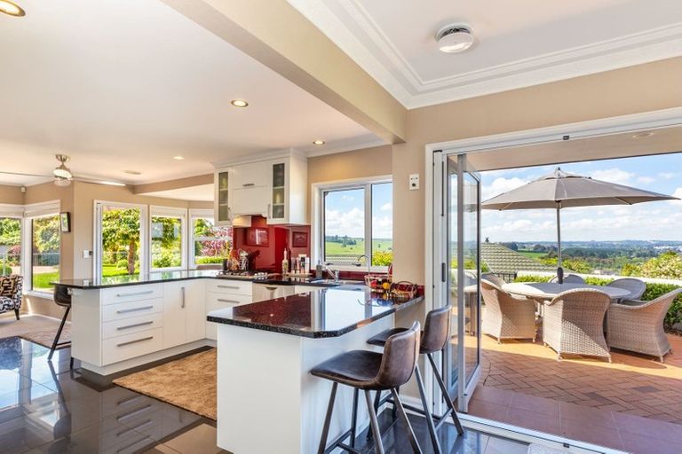 Photo of property in 2 Krissell Place, Acacia Bay, Taupo, 3330
