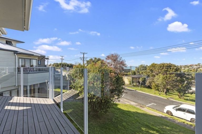 Photo of property in 1/5 Masterton Road, Rothesay Bay, Auckland, 0630