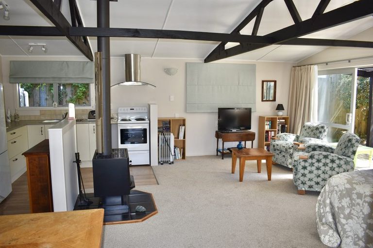 Photo of property in 34 Sarah Street, Waikawa Beach, Manakau, 5573