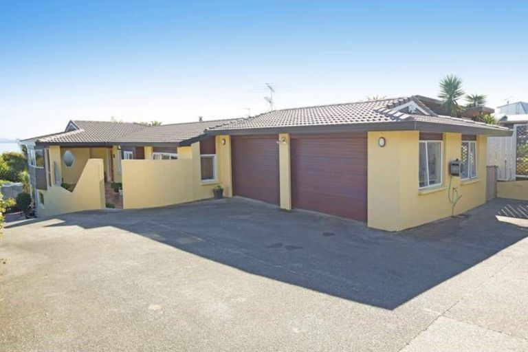 Photo of property in 1312 Whangaparaoa Road, Army Bay, Whangaparaoa, 0930