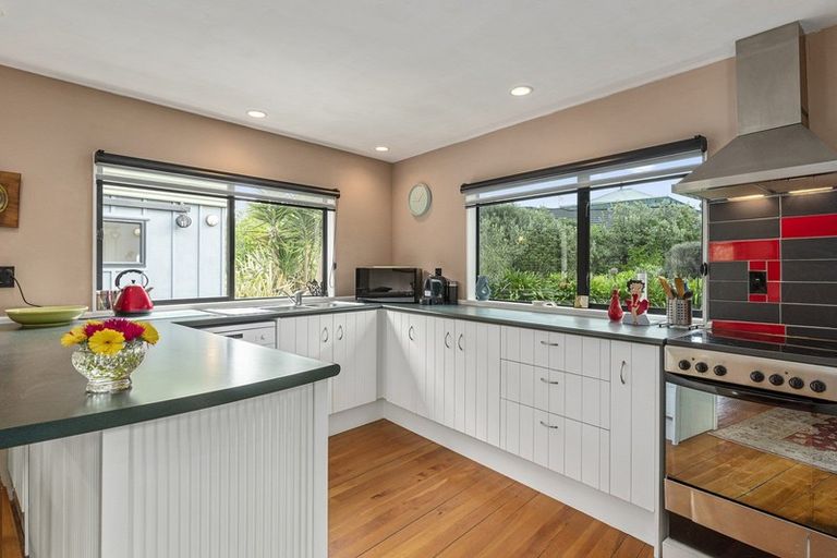 Photo of property in 13 Sylvia Way, Te Horo Beach, Otaki, 5581