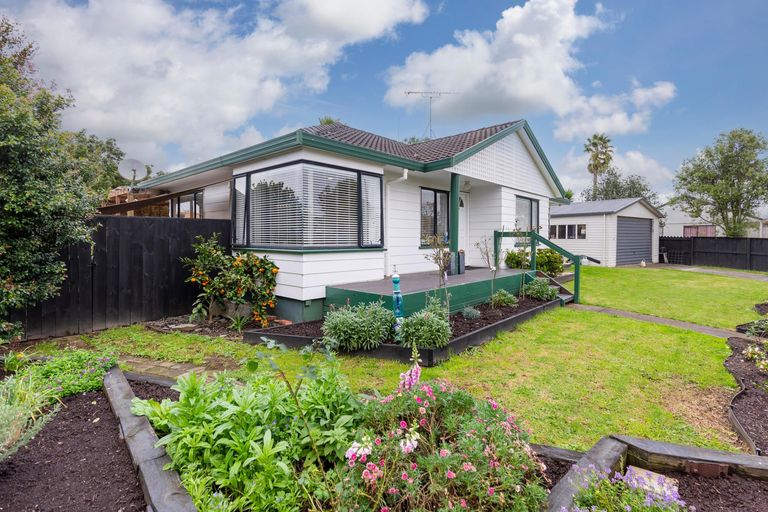 Photo of property in 37 Rosemead Place, Randwick Park, Auckland, 2105