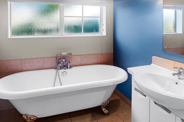 Photo of property in 19 Vista Motu, Red Beach, 0932