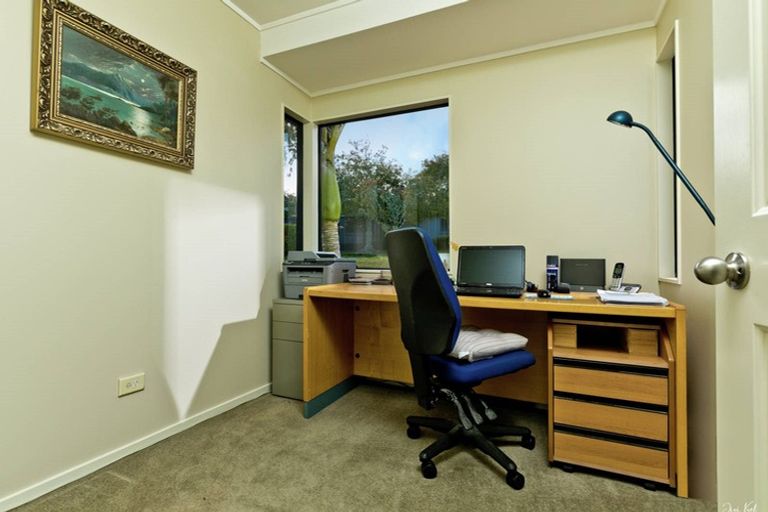 Photo of property in 8 Almond Grove, Greenhithe, Auckland, 0632