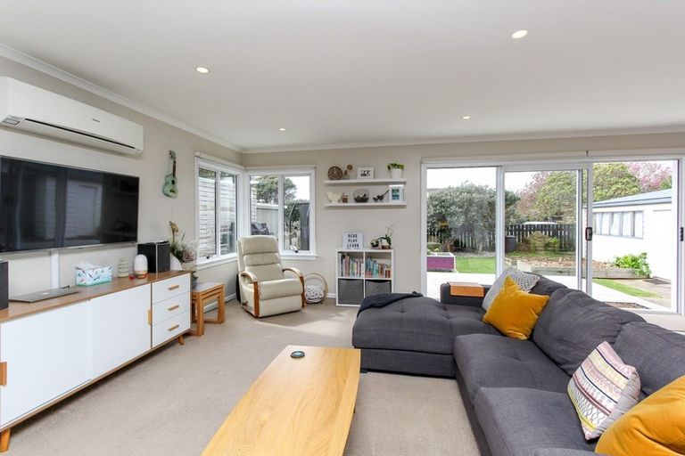 Photo of property in 61 Lismore Street, Merrilands, New Plymouth, 4312