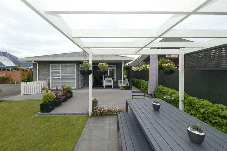 Photo of property in 5b Memorial Avenue, Ilam, Christchurch, 8053