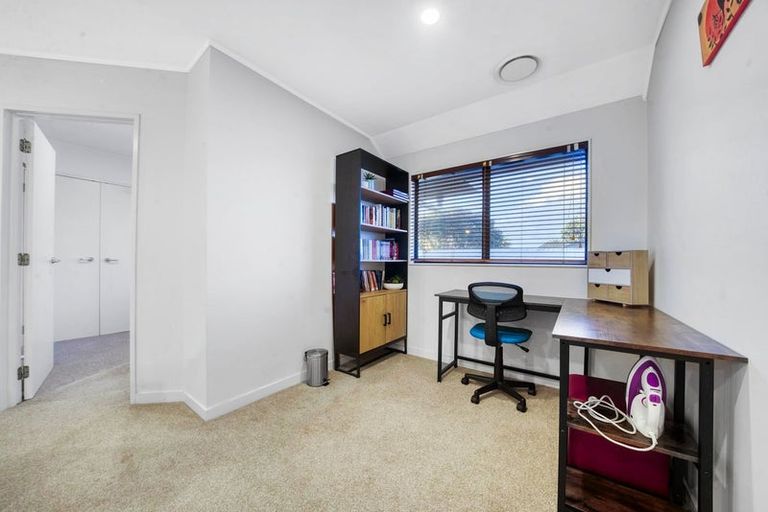Photo of property in 1/6 Eastern Beach Road, Eastern Beach, Auckland, 2012