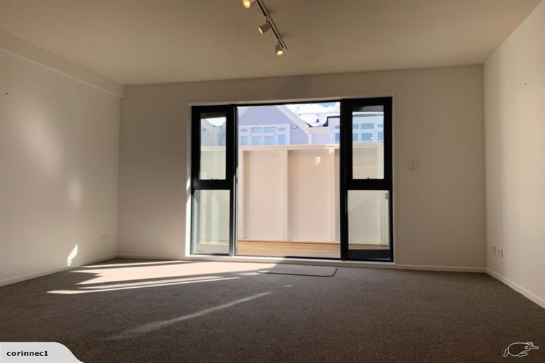 Photo of property in Pirie Street Townhouses, 3/35 Pirie Street, Mount Victoria, Wellington, 6011